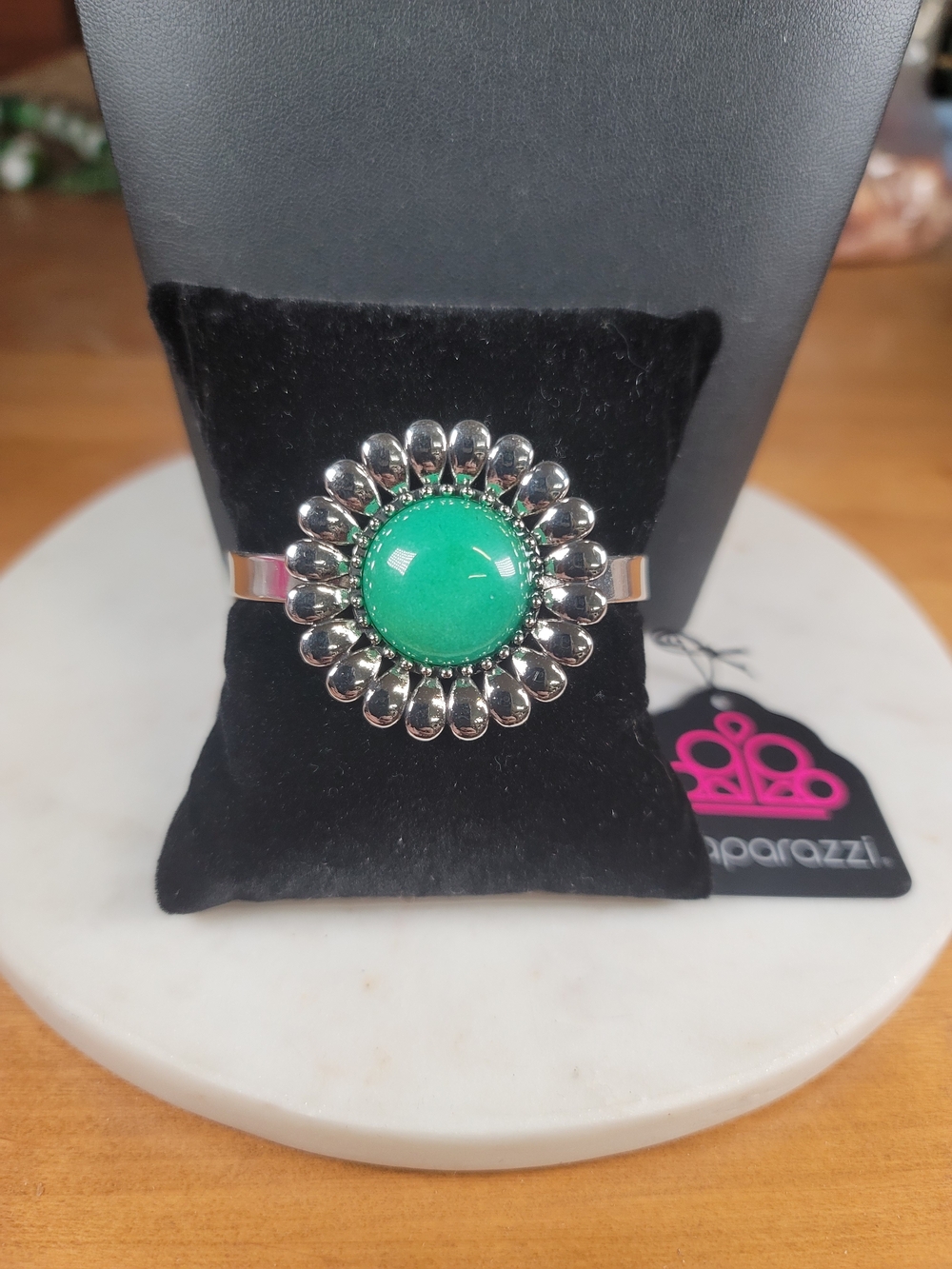 paparazzi Silver Cuff Bracelet with Emerald Green Center